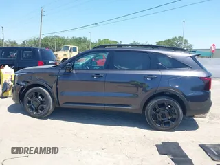 2025 Kia Sorento X-Line SX Prestige z VIN 5XYRKDJF5SG333500, wystawiony jako IAAI lot #42284751 z przebiegiem 8 733 mil mil oraz . Historia ofert i sprzedaży dostępna na DreamBid. Obrazek 14.