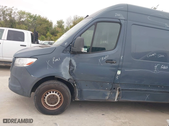 2019 Mercedes-Benz Sprinter Cargo Van with VIN WD4PF1CD9KP127024, listed as a IAAI auction lot 40745606 with 127,630 mi miles. Bid and sale history available at carsss.com. Image 6.