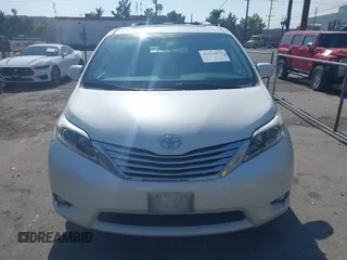 2017 Toyota Sienna XLE Auto Access Seat z VIN 5TDYZ3DC0HS868989, wystawiony jako IAAI lot #42174075 z przebiegiem 189 634 mil mil oraz . Historia ofert i sprzedaży dostępna na DreamBid. Obrazek 12.