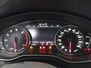 2017 Audi A4 Premium z VIN WAUGNAF47HN025134, wystawiony jako IAAI lot #42368704 z przebiegiem 136 659 mil mil oraz . Historia ofert i sprzedaży dostępna na DreamBid. Obrazek 7.