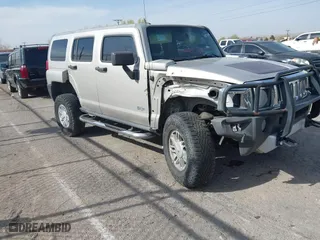 2008 Hummer H3 SUV with VIN 5GTEN13E188176887, listed as a IAAI auction lot 41849108 with 225,472 mi miles. Bid and sale history available at carsss.com. Image 1.