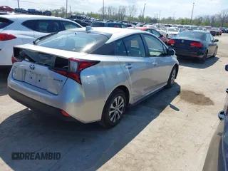 2021 Toyota Prius LE z VIN JTDL9MFU3M3028805, wystawiony jako IAAI lot #42043610 z przebiegiem 26 436 mil mil oraz . Historia ofert i sprzedaży dostępna na DreamBid. Obrazek 4.