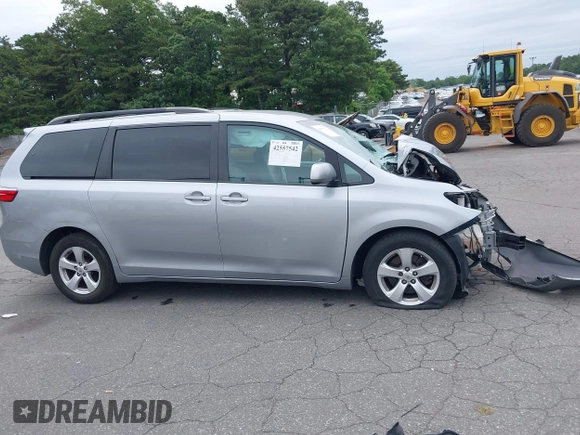 2015 Toyota Sienna LE AAS z VIN 5TDKK3DC6FS688844, wystawiony jako IAAI lot #42557542 z przebiegiem 95 520 mil mil oraz . Historia ofert i sprzedaży dostępna na DreamBid. Obrazek 14.