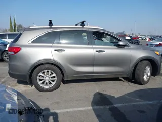 2017 Kia Sorento LX with VIN 5XYPG4A38HG206473, listed as a IAAI auction lot 41135610 with 114,810 mi miles. Bid and sale history available at carsss.com. Image 12.
