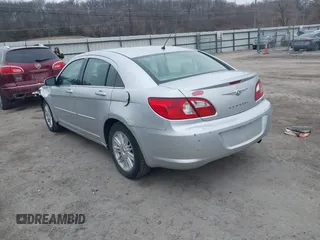 2007 Chrysler Sebring Touring z VIN 1C3LC56K27N567578, wystawiony jako IAAI lot #41507319 z przebiegiem 181 390 mil mil oraz . Historia ofert i sprzedaży dostępna na DreamBid. Obrazek 3.