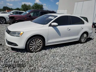 2011 Volkswagen Jetta SEL z VIN 3VWLX7AJ2BM351398, wystawiony jako Copart lot #57559365 z przebiegiem 183 376 mil mil oraz Czysty tytuł • Clean title. Historia ofert i sprzedaży dostępna na DreamBid. Obrazek 1.