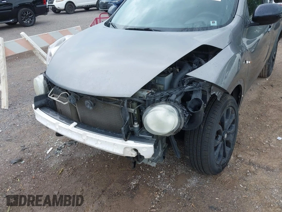 2013 Nissan Juke SV z VIN JN8AF5MR2DT223447, wystawiony jako IAAI lot #42232800 z przebiegiem 204 907 mil mil oraz . Historia ofert i sprzedaży dostępna na DreamBid. Obrazek 6.