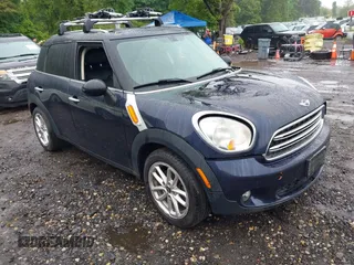 2015 MINI Countryman z VIN WMWZB3C59FWR43890, wystawiony jako IAAI lot #42372407 z przebiegiem 131 884 mil mil oraz . Historia ofert i sprzedaży dostępna na DreamBid. Obrazek 1.