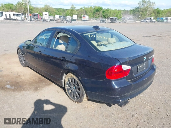 2008 BMW 3 Series 328xi with VIN WBAVC93568KZ73034, listed as a IAAI auction lot 42125812 with 219,019 mi miles and . Bid and sale history available at carsss.com. Image 3.