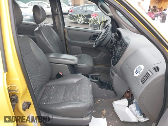 2002 Ford Escape with VIN 1FMCU02162KC27753, listed as a IAAI auction lot 41663420 with 187,823 mi miles and . Bid and sale history available at DreamBid. Image 5.