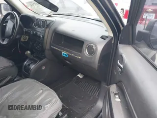 2009 Jeep Patriot Sport with VIN 1J8FT28B29D165484, listed as a IAAI auction lot 41939764 with 116,743 mi miles. Bid and sale history available at carsss.com. Image 5.