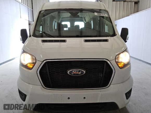 2023 Ford Transit Passenger XL with VIN 1FBAX2C87PKB36657, listed as a Copart auction lot 81110354 with 19,057 mi miles and Clean Title. Bid and sale history available at DreamBid. Image 5.
