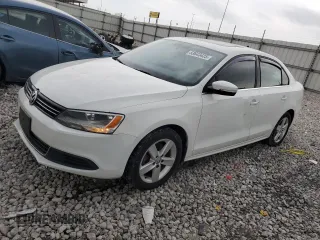2014 Volkswagen Jetta TDI w/Premium/Nav с VIN 3VWLL7AJ2EM415889, выставлен на аукционе Copart как лот 53643425 с пробегом 174 183 миль миль и Списание • Salvage title. История ставок и продаж доступна на DreamBid. Изображение 1.