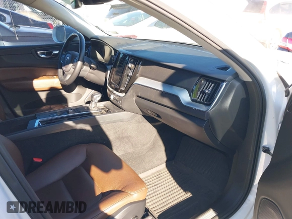 2018 Volvo XC60 Momentum with VIN YV4A22RK8J1004594, listed as a IAAI auction lot 41194134 with 82,771 mi miles and . Bid and sale history available at DreamBid. Image 5.