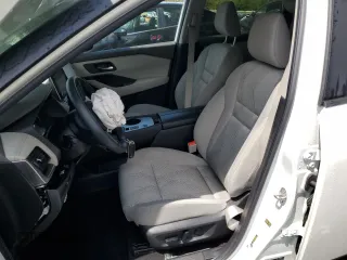2024 Nissan Rogue SV z VIN JN8BT3BA7RW000177, wystawiony jako Copart lot #55657675 z przebiegiem 26 281 mil mil oraz Szkoda całkowita • Salvage title. Historia ofert i sprzedaży dostępna na DreamBid. Obrazek 7.