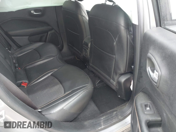2020 Jeep Compass Latitude z VIN 3C4NJDBB9LT252474, wystawiony jako IAAI lot #42245000 z przebiegiem 62 186 mil mil oraz . Historia ofert i sprzedaży dostępna na DreamBid. Obrazek 8.