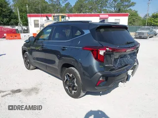 2024 Kia Seltos EX z VIN KNDERCAA8R7600290, wystawiony jako IAAI lot #42059075 z przebiegiem 32 639 mil mil oraz . Historia ofert i sprzedaży dostępna na DreamBid. Obrazek 3.