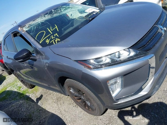 2018 Mitsubishi Eclipse Cross LE with VIN JA4AT4AA5JZ062561, listed as a IAAI auction lot 41572618 with 95,716 mi miles. Bid and sale history available at carsss.com. Image 1.