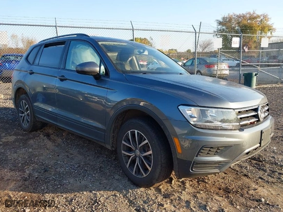 2021 Volkswagen Tiguan S with VIN 3VV0B7AX5MM000806, listed as a IAAI auction lot 40648538 with 38,224 mi miles. Bid and sale history available at carsss.com. Image 1.