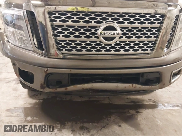 2017 Nissan Titan SV z VIN 1N6AA1E58HN523578, wystawiony jako IAAI lot #42160359 z przebiegiem 101 499 mil mil oraz . Historia ofert i sprzedaży dostępna na DreamBid. Obrazek 19.
