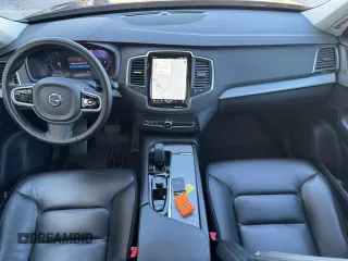 2023 Volvo XC90 Core z VIN YV4L12PVXP1904480, wystawiony jako Copart lot #57854415 z przebiegiem 144 584 mil mil oraz Tytuł czysty. Historia ofert i sprzedaży dostępna na DreamBid. Obrazek 9.