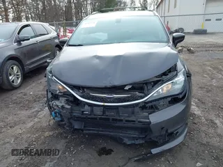 2020 Chrysler Voyager LXi z VIN 2C4RC1DG2LR266058, wystawiony jako IAAI lot #41767570 z przebiegiem 106 602 mil mil oraz . Historia ofert i sprzedaży dostępna na DreamBid. Obrazek 12.