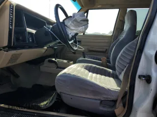 1996 Jeep Cherokee SE z VIN 1J4FJ28S7TL270218, wystawiony jako Copart lot #55302885 z przebiegiem 239 209 mil mil oraz Szkoda całkowita • Salvage title. Historia ofert i sprzedaży dostępna na DreamBid. Obrazek 7.