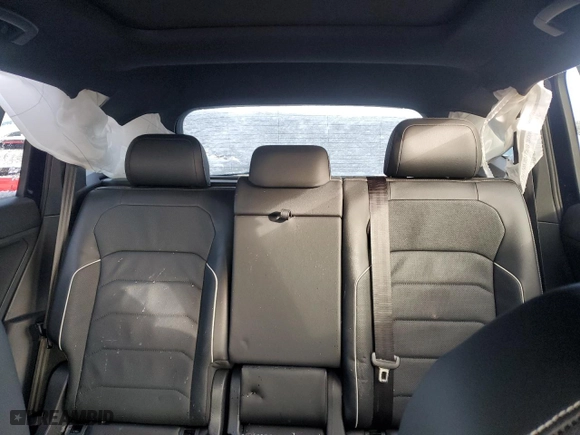 2024 Volkswagen Tiguan SEL R-Line with VIN 3VV4B7AX5RM128438, listed as a Copart auction lot 43714155 with 7,518 mi miles and Salvage Title. Bid and sale history available at carsss.com. Image 10.