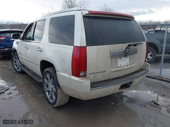 2007 Cadillac Escalade with VIN 1GYFK63897R326257, listed as a IAAI auction lot 41656520 with 170,105 mi miles. Bid and sale history available at carsss.com. Image 3.