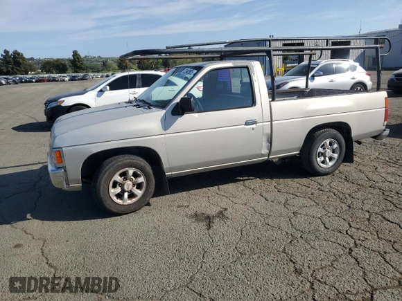 1996 Nissan Frontier XE z VIN 1N6SD11SXTC371962, wystawiony jako Copart lot #52947535 z przebiegiem 256 352 mil mil oraz Czysty tytuł • Clean title. Historia ofert i sprzedaży dostępna na DreamBid. Obrazek 1.