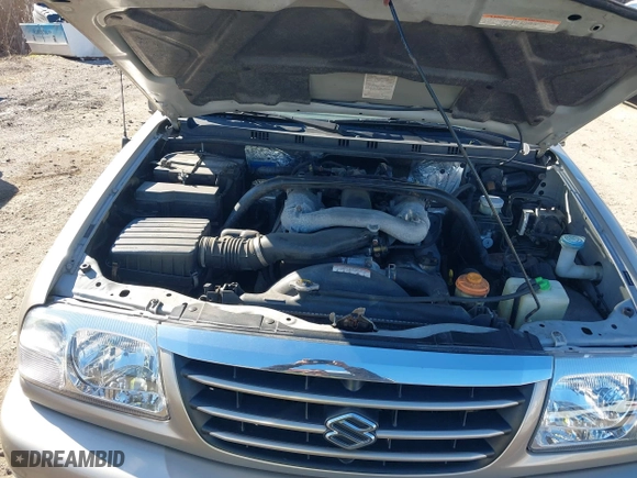 2005 Suzuki Grand Vitara LX with VIN JS3TD62V454200331, listed as a IAAI auction lot 41896812 with 122,974 mi miles. Bid and sale history available at carsss.com. Image 10.