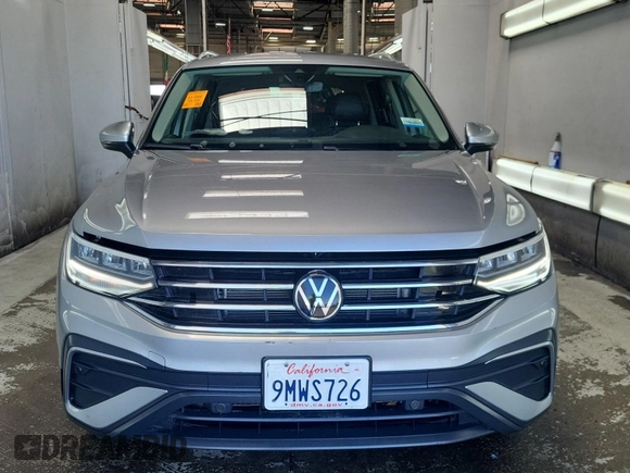 2024 Volkswagen Tiguan SE with VIN 3VV3B7AX5RM107374, listed as a IAAI auction lot 42845196 with 24,195 mi miles and . Bid and sale history available at DreamBid. Image 57.