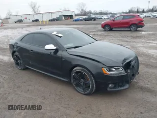 2012 Audi S5 Premium Plus z VIN WAUCVAFR2CA002855, wystawiony jako IAAI lot #41117328 z przebiegiem 140 149 mil mil oraz . Historia ofert i sprzedaży dostępna na DreamBid. Obrazek 1.