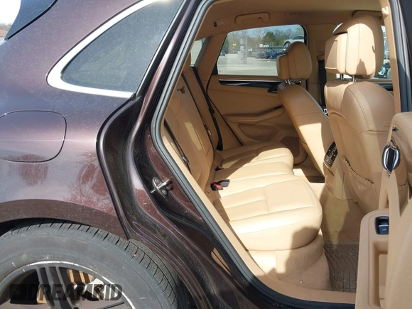 2016 Porsche Macan S with VIN WP1AB2A57GLB53955, listed as a IAAI auction lot 42150941 with 82,613 mi miles and . Bid and sale history available at DreamBid. Image 8.