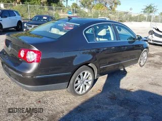 2010 Volkswagen Passat Komfort with VIN WVWJK7AN9AE138884, listed as a IAAI auction lot 38454029 with 97,595 mi miles and . Bid and sale history available at DreamBid. Image 4.