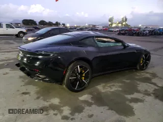2023 Aston Martin DB11 z VIN SCFRMFAV3PGL11773, wystawiony jako Copart lot #82879093 z przebiegiem Nie podano mil oraz . Historia ofert i sprzedaży dostępna na DreamBid. Obrazek 3.