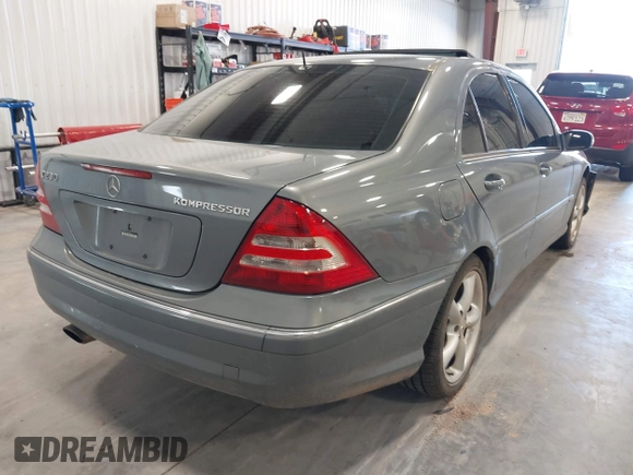 2005 Mercedes-Benz C 230 Kompressor с VIN WDBRF40J25F662008, выставлен на аукционе IAAI как лот 42539947 с пробегом 182 727 миль миль и . История ставок и продаж доступна на DreamBid. Изображение 4.