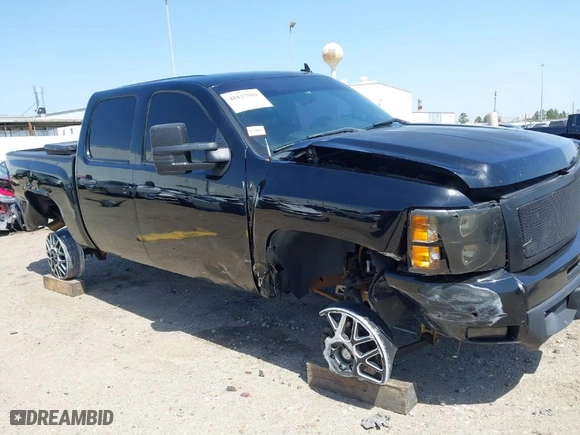 2011 Chevrolet Silverado 1500 LT with VIN 3GCPKSE37BG235632, listed as a IAAI auction lot 41827981 with 151,556 mi miles. Bid and sale history available at carsss.com. Image 6.