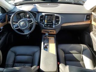 2022 Volvo XC90 Momentum with VIN YV4A22PK7N1811553, listed as a Copart auction lot 84240994 with 42,179 mi miles and Salvage Title. Bid and sale history available at carsss.com. Image 8.