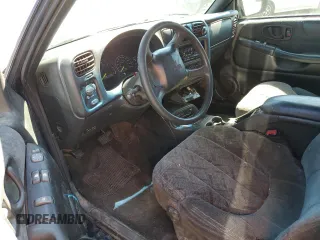 2000 GMC Sonoma SLS z VIN 1GTCS19W0Y8206050, wystawiony jako Copart lot #49122164 z przebiegiem 264 070 mil mil oraz Szkody całkowita. Historia ofert i sprzedaży dostępna na DreamBid. Obrazek 8.
