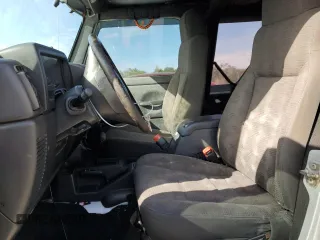 2005 Jeep Wrangler Rubicon with VIN 1J4FA69S75P383071, listed as a Copart auction lot 86371504 with 92,951 mi miles and Salvage Title. Bid and sale history available at carsss.com. Image 7.