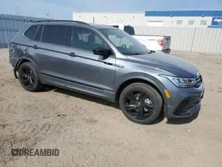 2024 Volkswagen Tiguan SE R-Line Black z VIN 3VV8B7AX6RM105221, wystawiony jako Copart lot #60552975 z przebiegiem 14 953 mil mil oraz Szkoda całkowita • Salvage title. Historia ofert i sprzedaży dostępna na DreamBid. Obrazek 4.