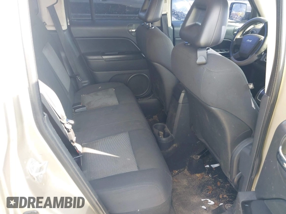 2009 Jeep Patriot Sport with VIN 1J4FT28B69D124812, listed as a IAAI auction lot 41437621 with 118,250 mi miles. Bid and sale history available at carsss.com. Image 8.