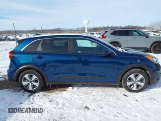 2018 Kia Niro LX with VIN KNDCB3LC3J5210563, listed as a IAAI auction lot 41570690 with 102,613 mi miles. Bid and sale history available at carsss.com. Image 13.