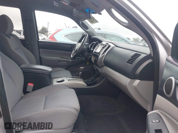 2014 Toyota Tacoma PreRunner with VIN 5TFJU4GN1EX052382, listed as a IAAI auction lot 41533721 with 165,245 mi miles. Bid and sale history available at carsss.com. Image 5.