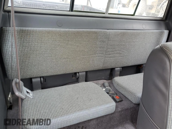 1991 Toyota Pickup DLX с VIN JT4RN93P9M5040575, выставлен на аукционе Copart как лот 58934495 с пробегом 43 376 миль миль и Списание • Salvage title. История ставок и продаж доступна на DreamBid. Изображение 10.