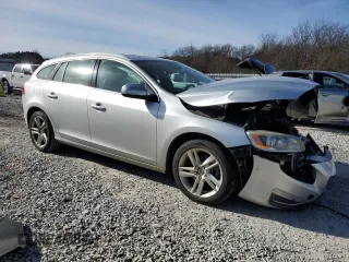 2015 Volvo V60 T5 Drive-E Premier with VIN YV140MEK8F1256113, listed as a Copart auction lot 84693394 with 161,692 mi miles and Clean Title. Bid and sale history available at carsss.com. Image 4.