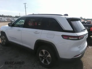 2024 Jeep Grand Cherokee z VIN 1C4RJYB60R8520976, wystawiony jako IAAI lot #42828740 z przebiegiem 33 845 mil mil oraz . Historia ofert i sprzedaży dostępna na DreamBid. Obrazek 3.