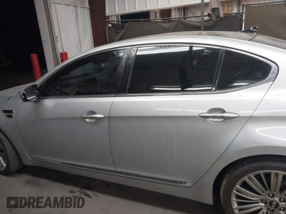 2016 Kia Cadenza Premium with VIN KNALN4D72G5214513, listed as a IAAI auction lot 41879699 with 117,724 mi miles. Bid and sale history available at carsss.com. Image 15.