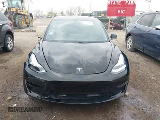 2018 Tesla Model 3 Long Range Battery z VIN 5YJ3E1EA7JF035546, wystawiony jako IAAI lot #42064239 z przebiegiem 113 210 mil mil oraz . Historia ofert i sprzedaży dostępna na DreamBid. Obrazek 12.